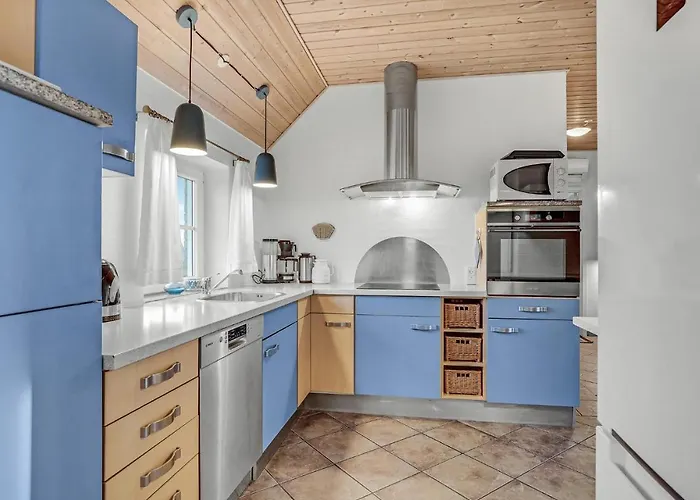 Stunning In With Kitchen * 斯凯恩